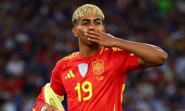 他踢球自私 他踢球自私