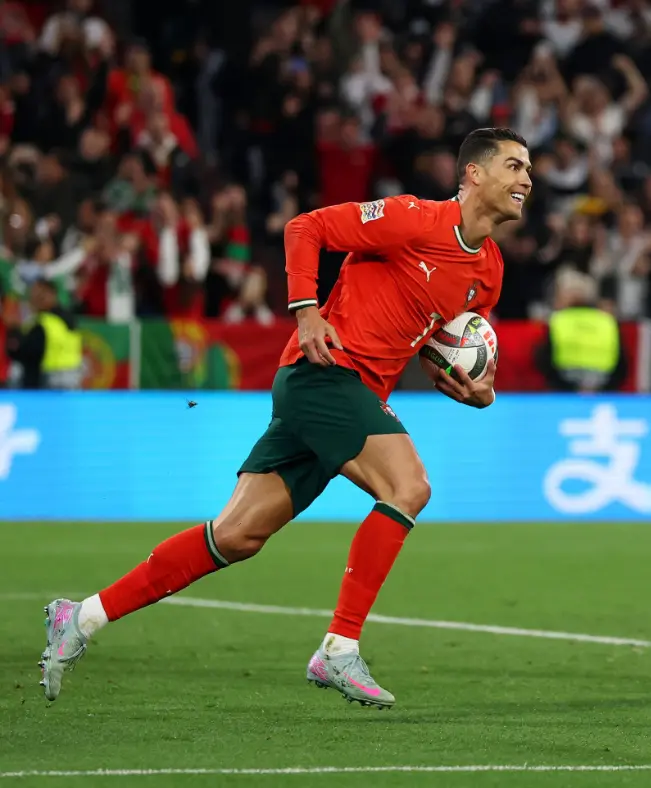 牙问鼎冠军, 战匈牙利, 匈牙利